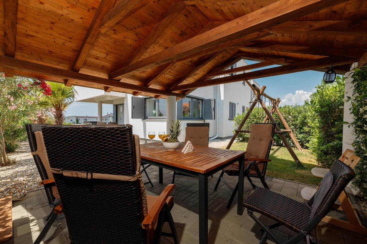 Malo Ferienvilla Privlaka, Pool, Boje, Wi-Fi, Wallbox Privlaka  Eksteriør bilde